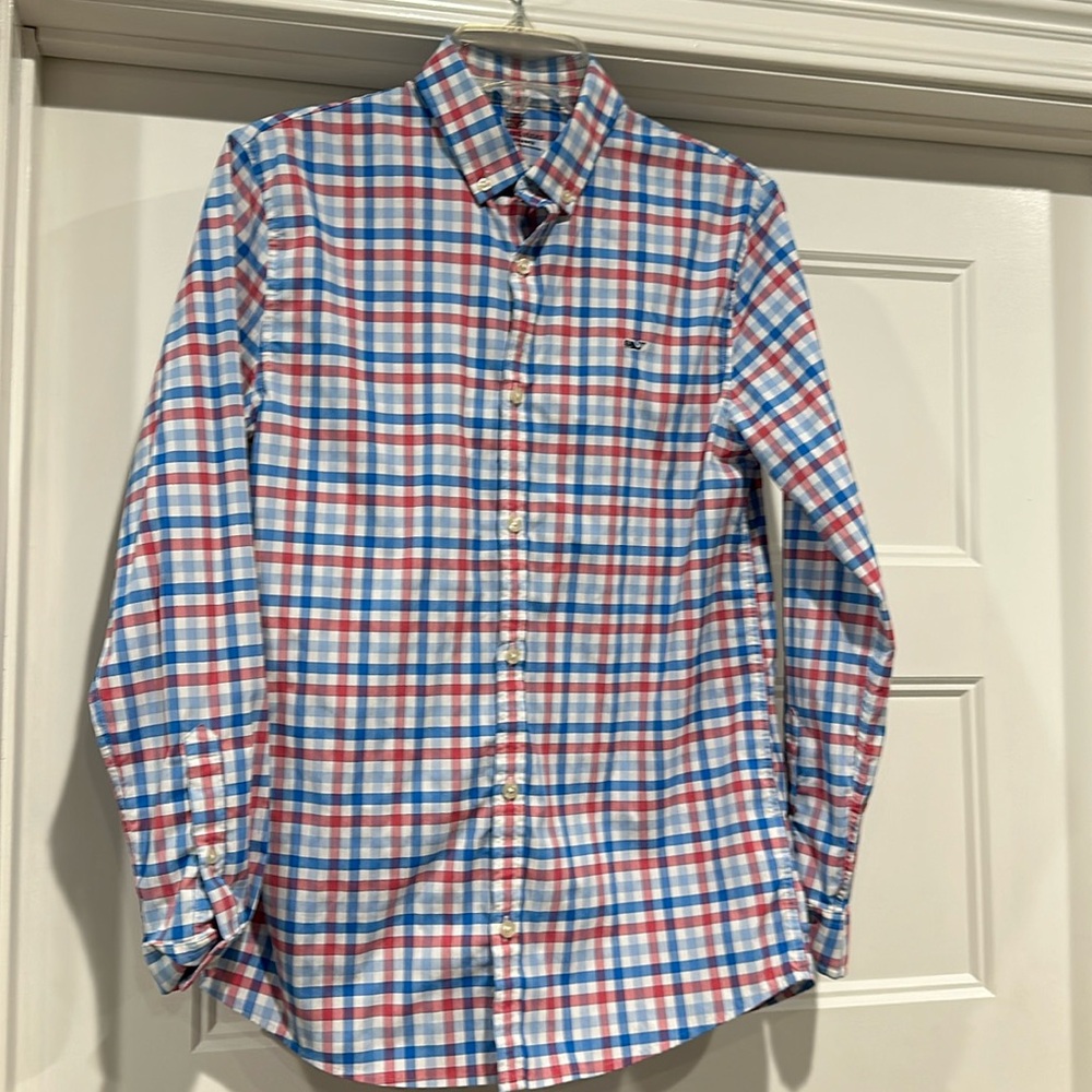 Boys Vineyard Vines performance feel button up. Excellent condition. Like new!